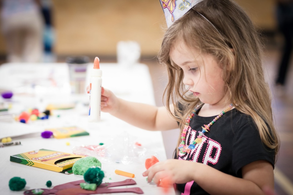Daycare baby making handcrafts